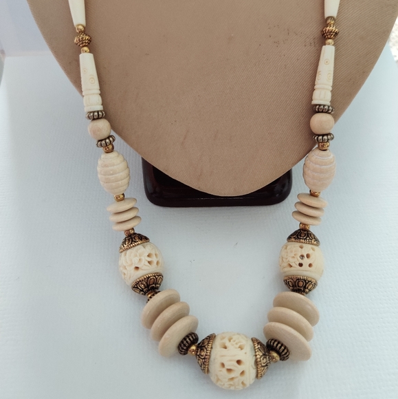Artisan Vintage carved bone and wood long necklace new with tag - Picture 5 of 11
